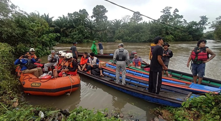 Personel Stasiun Bakamla Sambas Menemukan 1 Korban Tenggelam Kecelakaan Kapal di Bengkayang